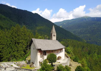 Chiesa cimiteriale e il Gruppo per S. Stefano